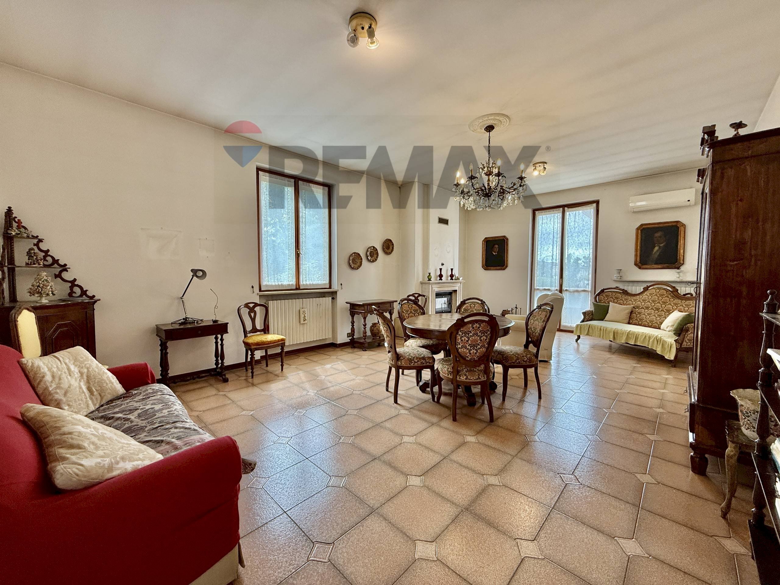 Sala da pranzo - Villa Via S.Carlo Borromeo
 
1, Cremona - foto 2