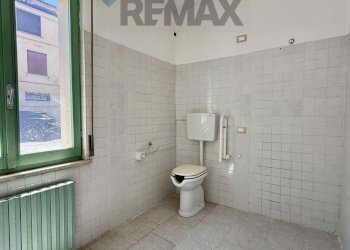 Bagno - Attività Commerciale Via Giuseppe Garibaldi
2/c, Castelvetro Piacentino - foto 14