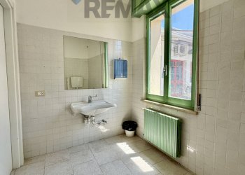 Bagno - Attività Commerciale Via Giuseppe Garibaldi
2/c, Castelvetro Piacentino - foto 15