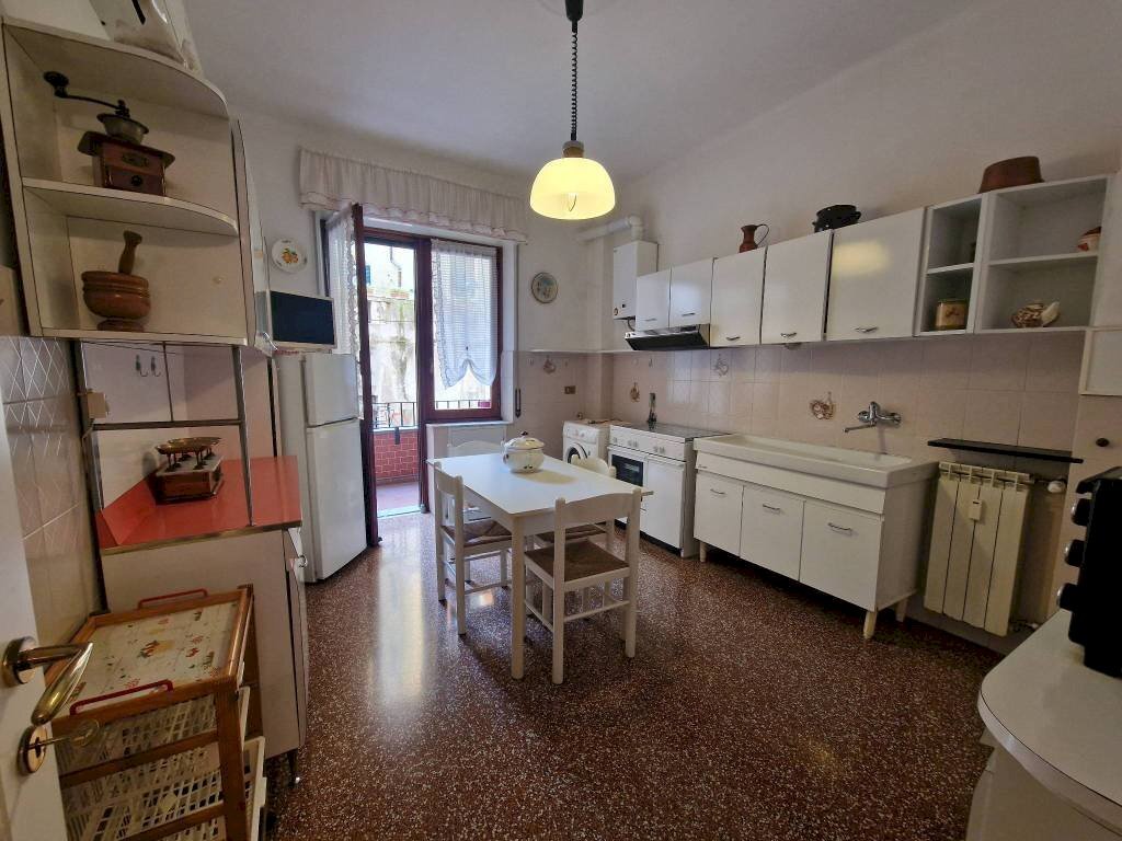 Cucina - Three-room apartment via Canevari, 24, Genova (neighborhood Marassi) - photo 1
