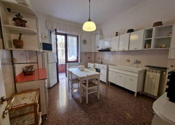 Cucina - Trilocale via Canevari, 24, Genova (zona Marassi) - foto 1