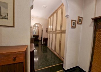 Corridoio - Three-room apartment via Canevari, 24, Genova (neighborhood Marassi) - photo 10