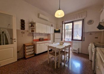 Cucina - Trilocale via Canevari, 24, Genova (zona Marassi) - foto 18