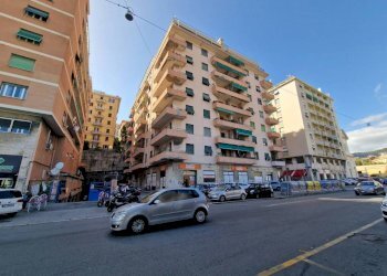 Facciata - Trilocale via Canevari, 24, Genova (zona Marassi) - foto 32