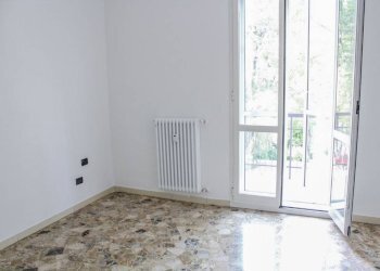 Camera da letto - Quadrilocale via Pellegrino Tibaldi, Bologna (zona Bolognina) - foto 7