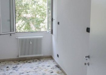 Camera da letto - Quadrilocale via Pellegrino Tibaldi, Bologna (zona Bolognina) - foto 24