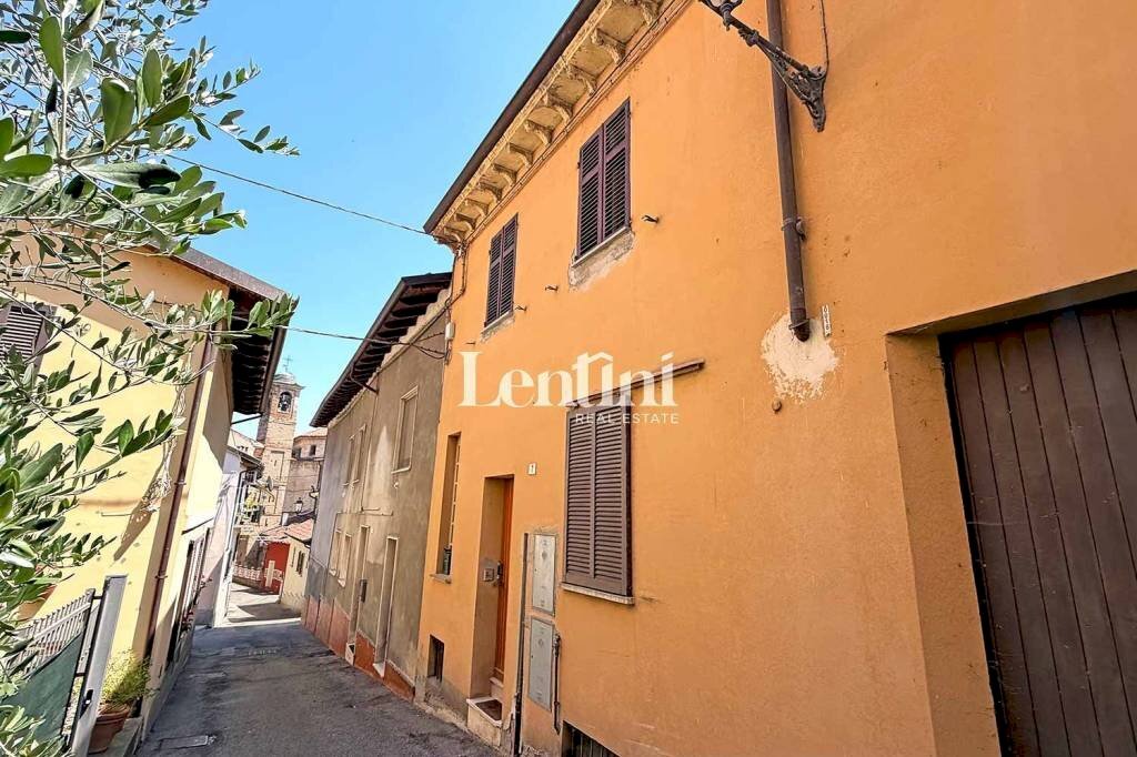 Facciata - Quadrilocale via Gozani, 7, San Giorgio Monferrato - foto 1