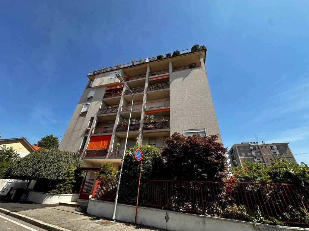Facciata - Three-room apartment via Carlo Tenca, 2, Gallarate - photo 2