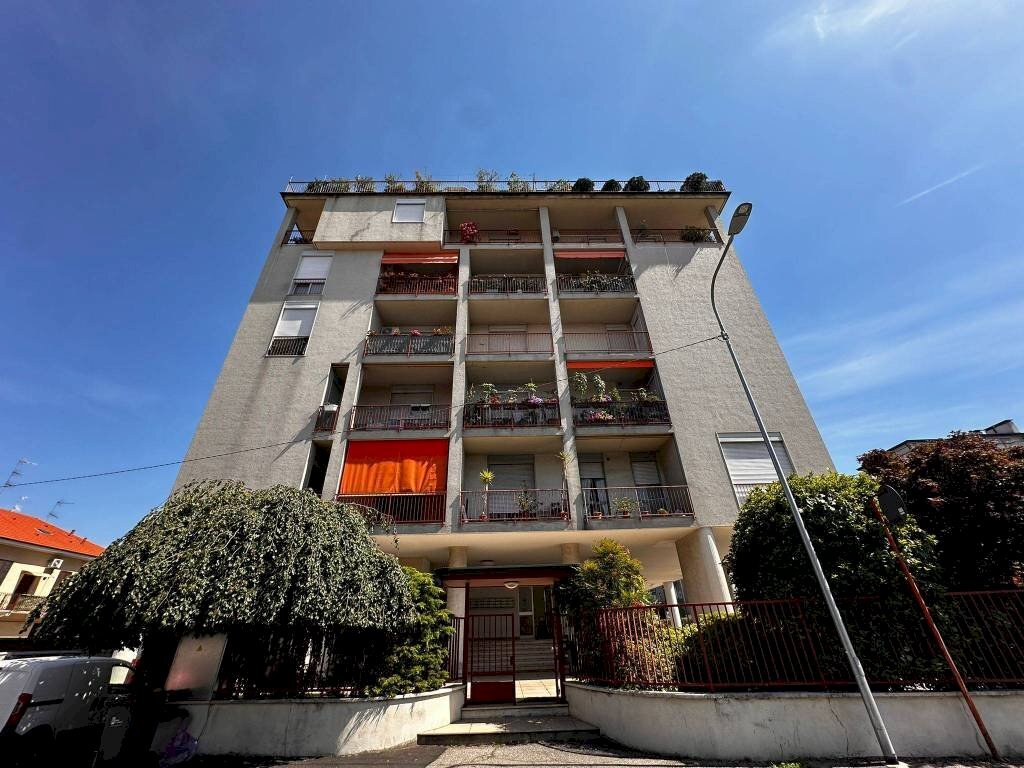 Facciata - Three-room apartment via Carlo Tenca, 2, Gallarate - photo 3
