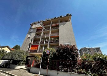 Facciata - Three-room apartment via Carlo Tenca, 2, Gallarate - photo 2
