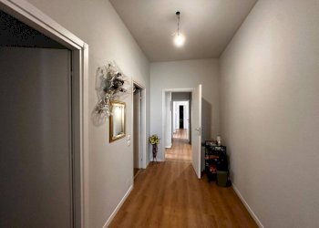 Corridoio - Three-room apartment via Carlo Tenca, 2, Gallarate - photo 10