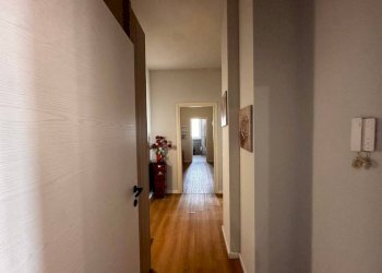 Corridoio - Three-room apartment via Carlo Tenca, 2, Gallarate - photo 37