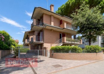 Foto 1 - Villa a Schiera viale pignocchi
 
5, Cervia - foto 1