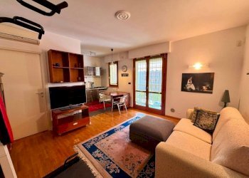 Soggiorno - Two-room apartment via Benevento, 12, Torino (neighborhood Vanchiglietta) - photo 4