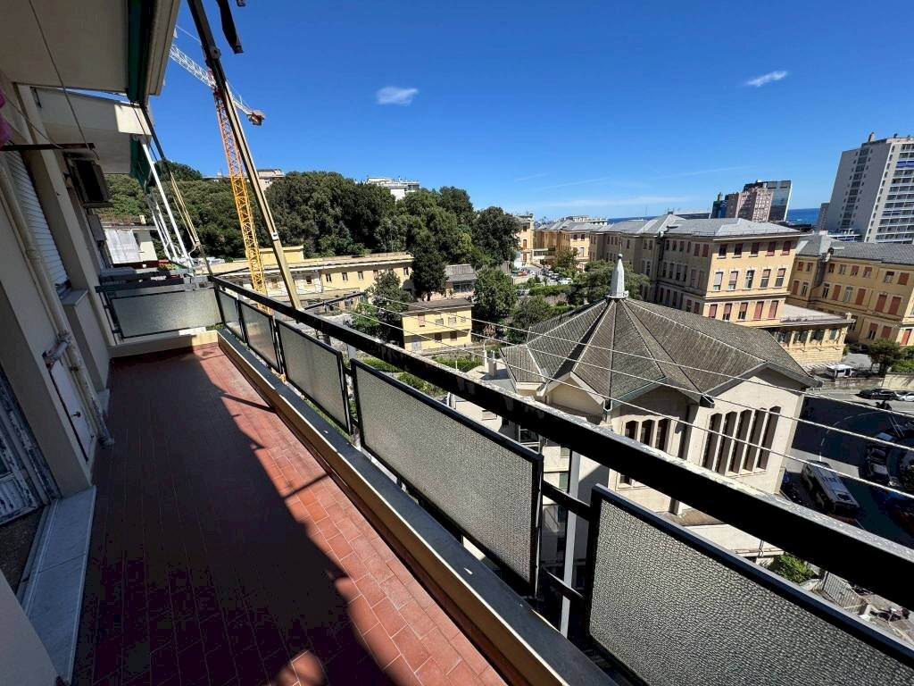 Balcone - Trilocale corso Ferdinando Magellano, Genova (zona Sampierdarena) - foto 1