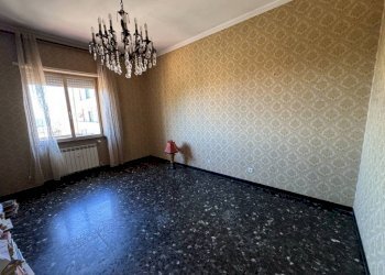 Camera da letto - Trilocale corso Ferdinando Magellano, Genova (zona Sampierdarena) - foto 12
