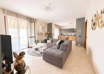 Salone - Four-room apartment via Vecchia di Cuneo, 115, Beinette - photo 2