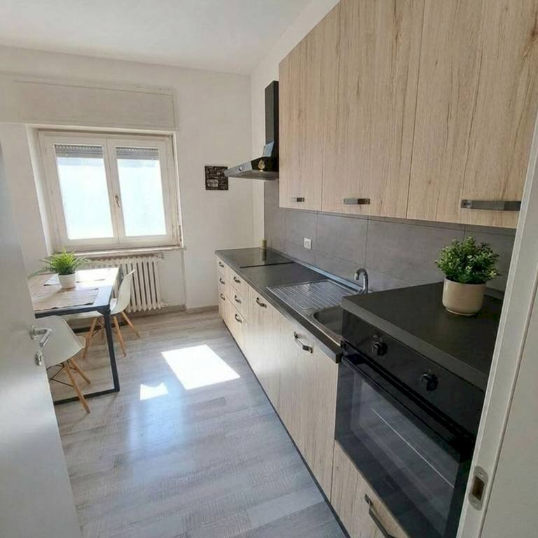 Cucina - Trilocale via Pasquale Fornari, 22, Milano - foto 2