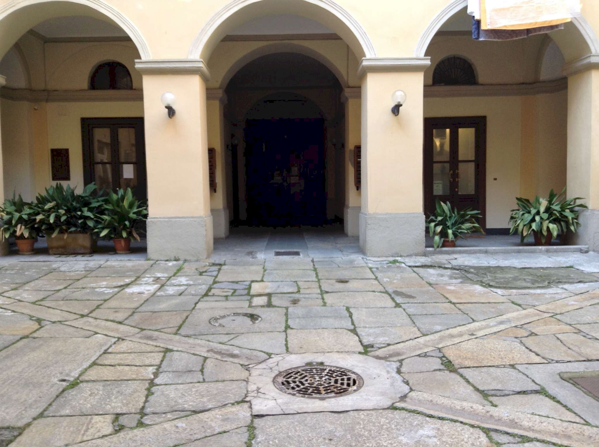 cortile interno - Two-room apartment via Fratelli Calandra, 9, Torino (neighborhood Centro) - photo 3