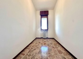 Four-room apartment Strada Statale 35 Per Genova, Tortona - photo 45