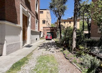 www.la-commerciale.com - Rif. COMBO04 - Appartamento Via Giuseppe Mazza 4, Bologna (zona Bolognina) - foto 2