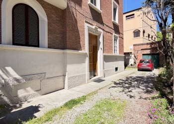 www.la-commerciale.com - Rif. COMBO04 - Appartamento Via Giuseppe Mazza 4, Bologna (zona Bolognina) - foto 5