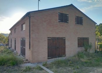 04 DI LEO IMMOBILIARE VENDE  CASOLARE DA RISTRUTTU - Casa indipendente Monterubbiano - foto 2