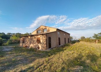 09 DI LEO IMMOBILIAREDI LEO IMMOBILIARE VENDE  CAS - Casa indipendente Monterubbiano - foto 7