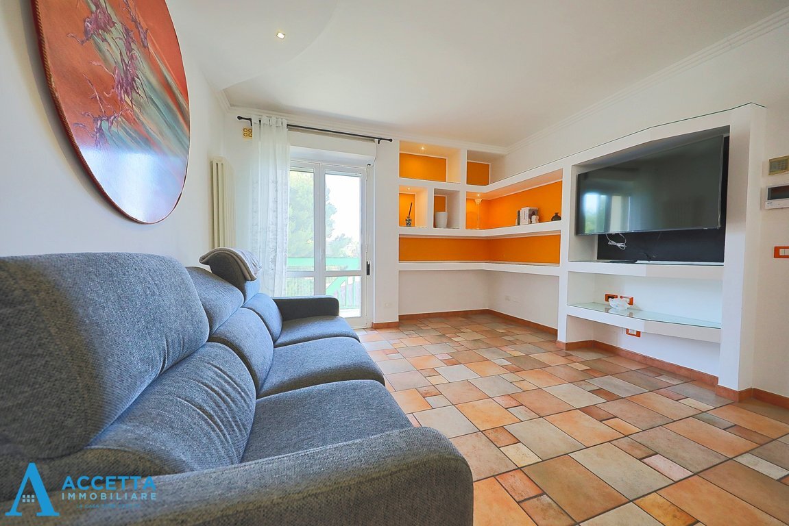 Living - Appartamento Via Lago Ampollino 23, Taranto - foto 3
