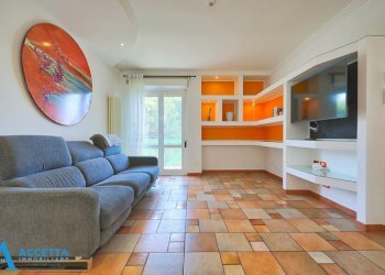 Living - Appartamento Via Lago Ampollino 23, Taranto - foto 1
