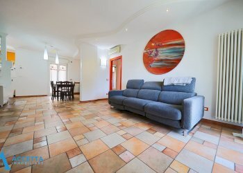 Living - Appartamento Via Lago Ampollino 23, Taranto - foto 2