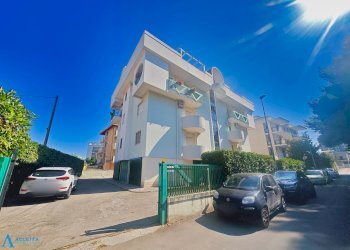 Facciata - Appartamento Via Lago Ampollino 23, Taranto - foto 27