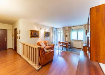 Three-room apartment Via A. Volta, Rescaldina - photo 1