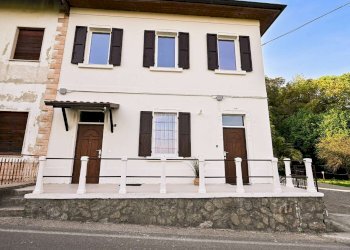 Portion of a house Cornate d'Adda - photo 11