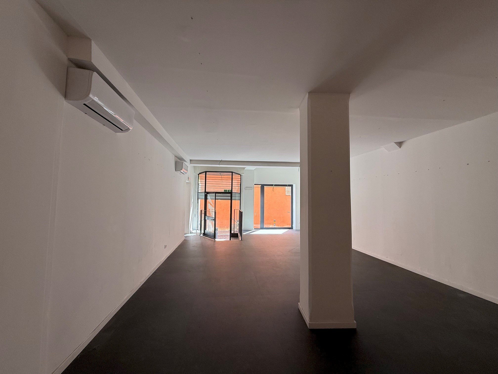 Negozio via Collegio di Spagna, 3, Bologna (zona Centro Storico) - foto 3