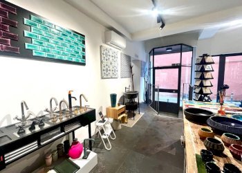 Shop via Collegio di Spagna, 3, Bologna (neighborhood Centro Storico) - photo 1