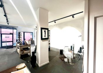 Shop via Collegio di Spagna, 3, Bologna (neighborhood Centro Storico) - photo 6