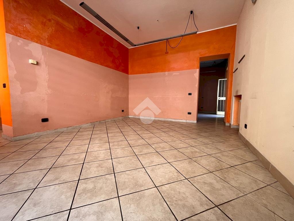 Negozio via pietro custodi, Galliate - foto 2