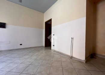 Negozio via pietro custodi, Galliate - foto 4