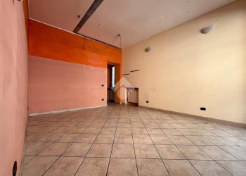 Negozio via pietro custodi, Galliate - foto 6