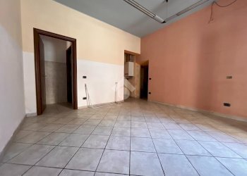 Negozio via pietro custodi, Galliate - foto 18