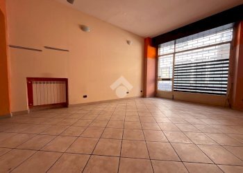 Negozio via pietro custodi, Galliate - foto 19