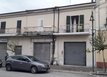 Foto 1 - Commercial Premises Corso 1°Maggio, Scafa - photo 1