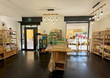 Foto 1 - Locale Commerciale Via Martiri della Libertà, Imperia - foto 1