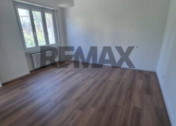 Stanza vuota - Three-room apartment via Ugo Foscolo
 
9, Luino - photo 3