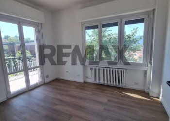 Stanza vuota - Three-room apartment via Ugo Foscolo
 
9, Luino - photo 5