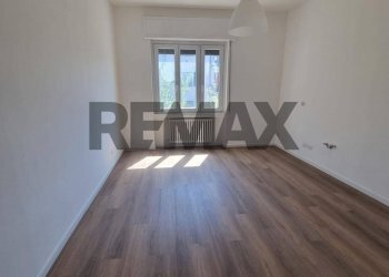Stanza vuota - Three-room apartment via Ugo Foscolo
 
9, Luino - photo 6
