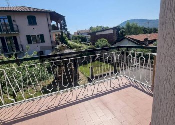 Balcone - Three-room apartment via Ugo Foscolo
 
9, Luino - photo 8