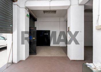 Hall / corridoio - Commercial Premises Via Industriale
133/133/A, Messina - photo 7