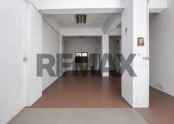 Hall / corridoio - Commercial Premises Via Industriale
133/133/A, Messina - photo 11